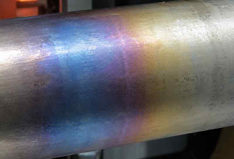310S耐热钢管高温氧化后蓝黄表面细节特写